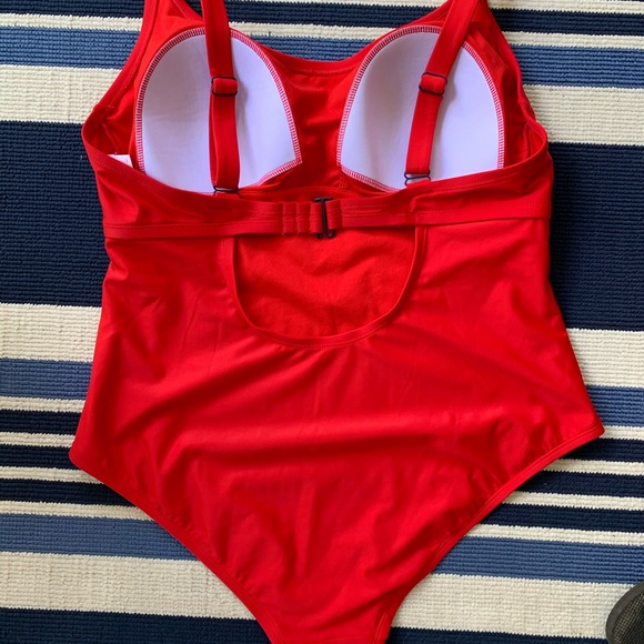 Women’s swimsuit - Picture 2 of 3